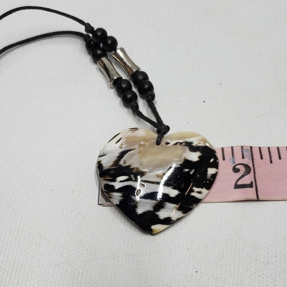 Black White Tan Shell Heart Pendant Rope Necklace - Picture 11 of 14
